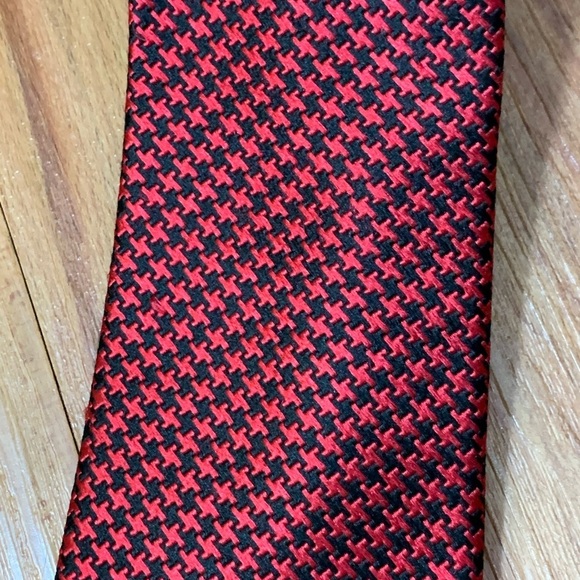 Ben Sherman Red & Black Pattern Silk Tie - Picture 2 of 7